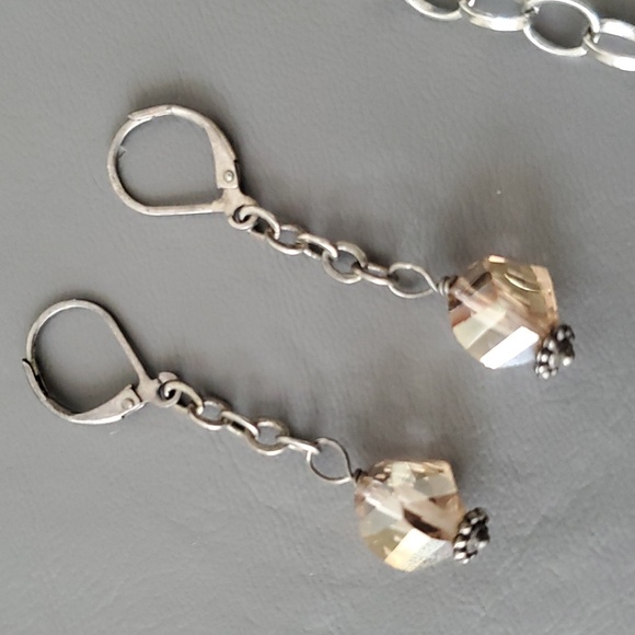 Jewelry Neckace and Earrings 2 pairs - Picture 2 of 7